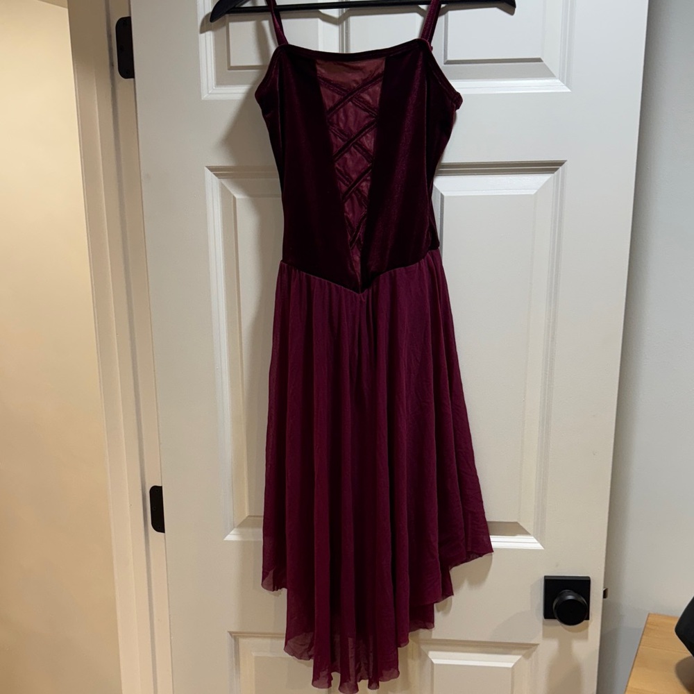 Elegant Burgundy Midi Dress